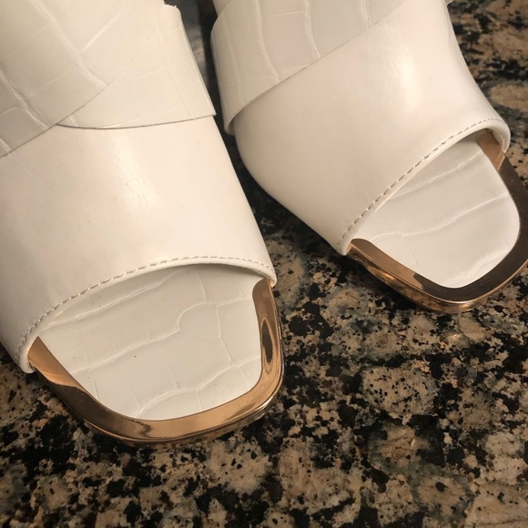 JustFab open-toe 4.5" heeled boots w buckle detail - Picture 4 of 5